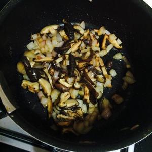 香菇排骨饭的做法 步骤2
