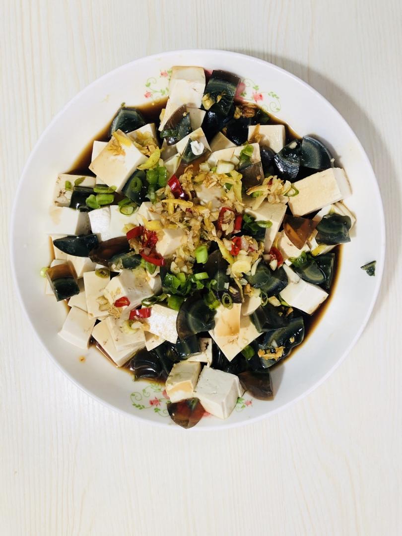 松花蛋小葱拌豆腐