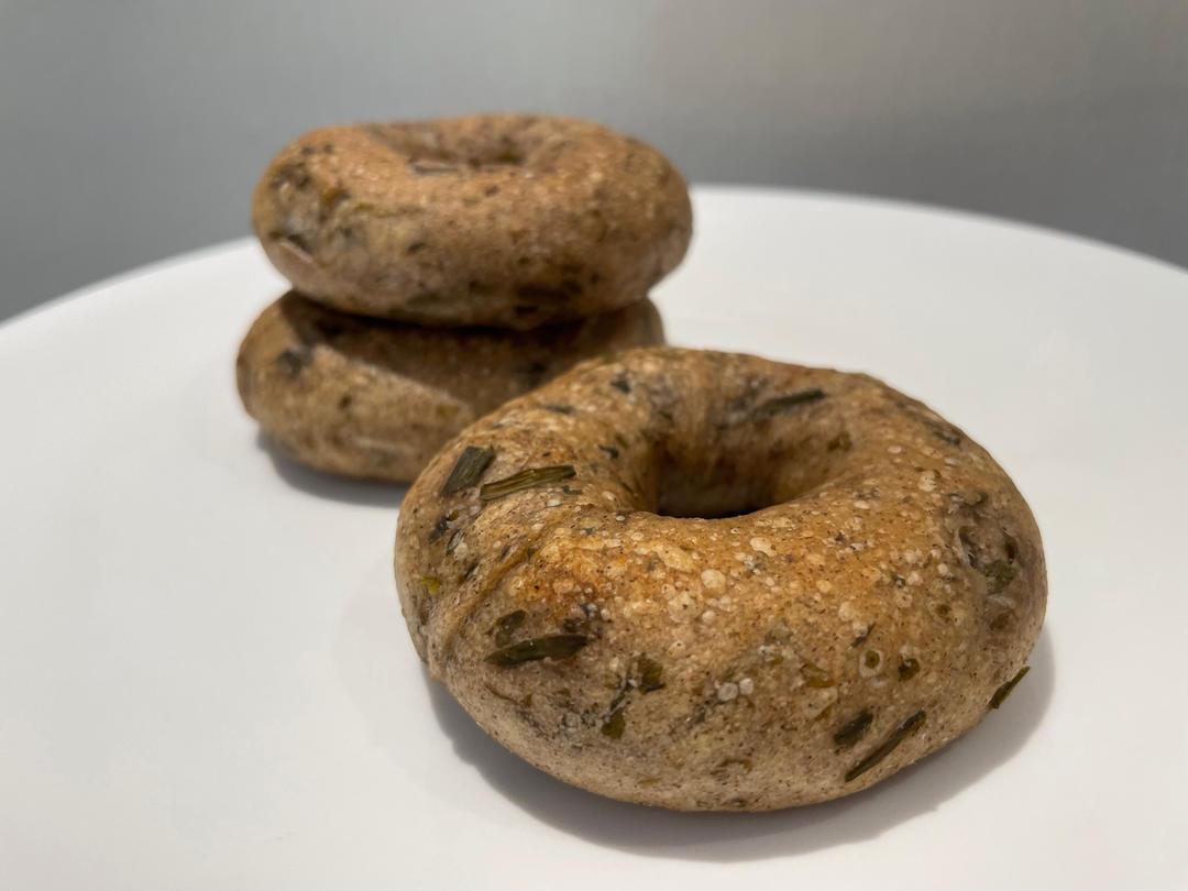 香椿贝果 麻辣&原味（主图右侧麻辣、左侧原味）香椿面包