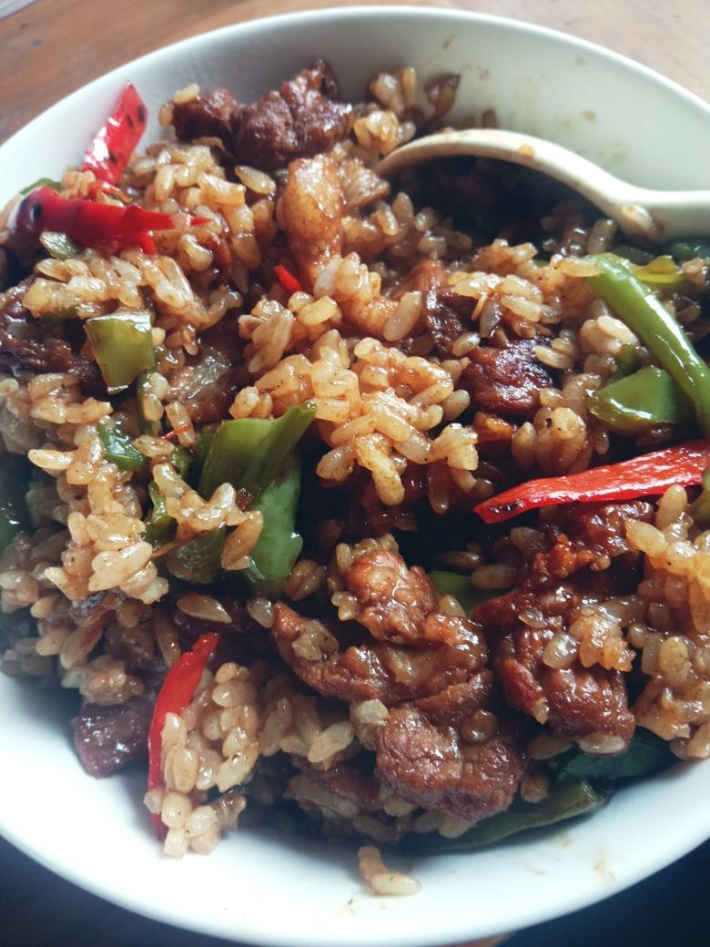 辣椒炒肉拌饭