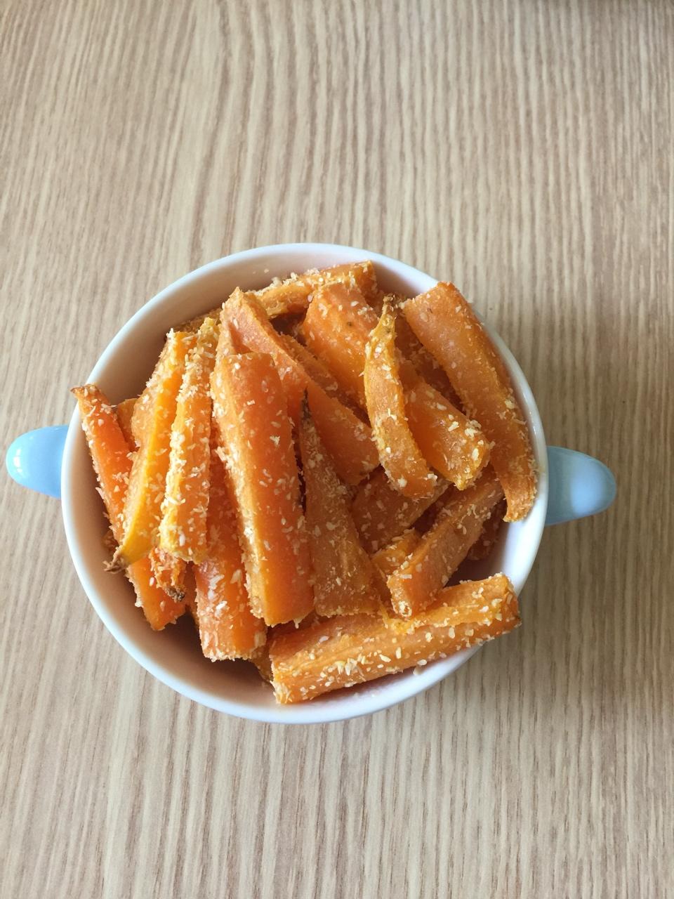 蓝swallow做的椰蓉烤红薯条健康夜宵