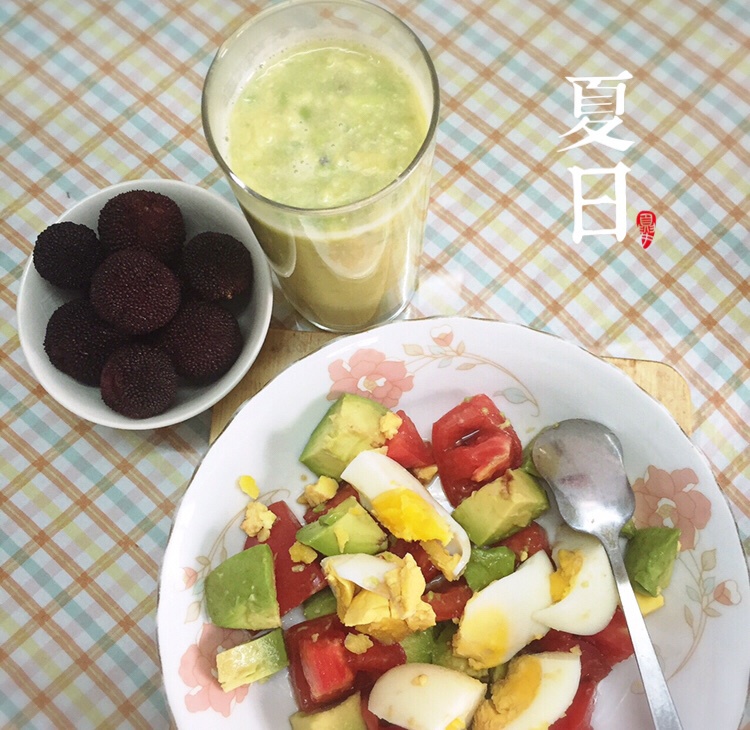 夏日清新-牛油果鸡蛋番茄沙拉