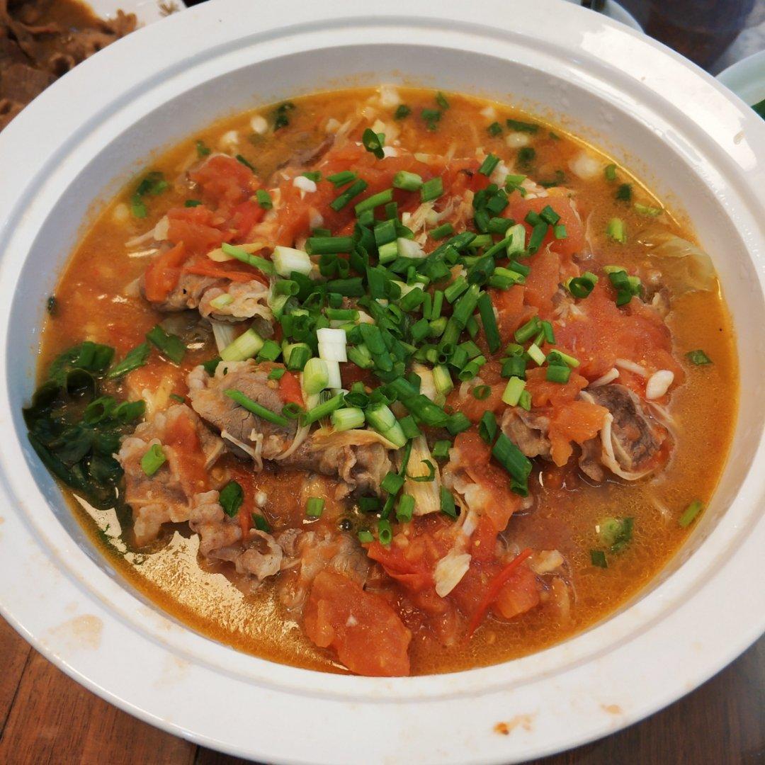 金针菇肥牛番茄锅