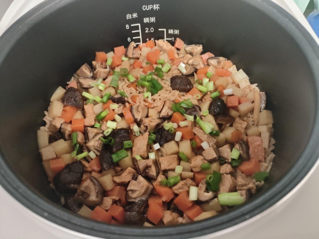 【香菇鸡肉焖饭】