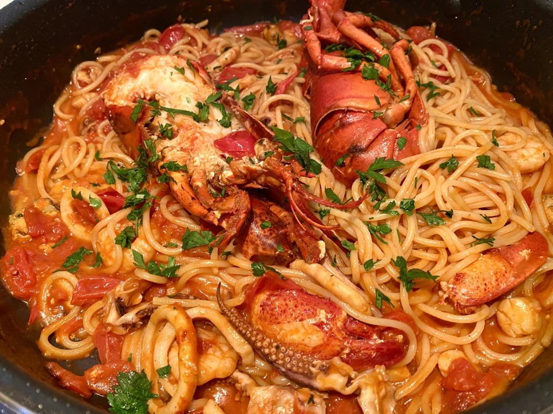 无比好吃的茄汁海鲜大虾意大利面