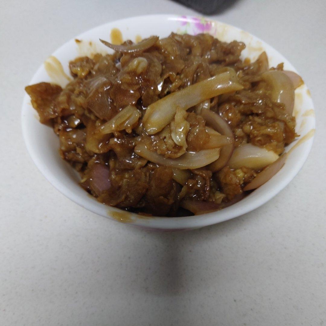 好吃到舔盘的秘制洋葱炒肥牛卷！拌饭巨香