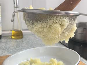 土豆泥这样做最好吃❗️绝赞美味❗️的做法 步骤1