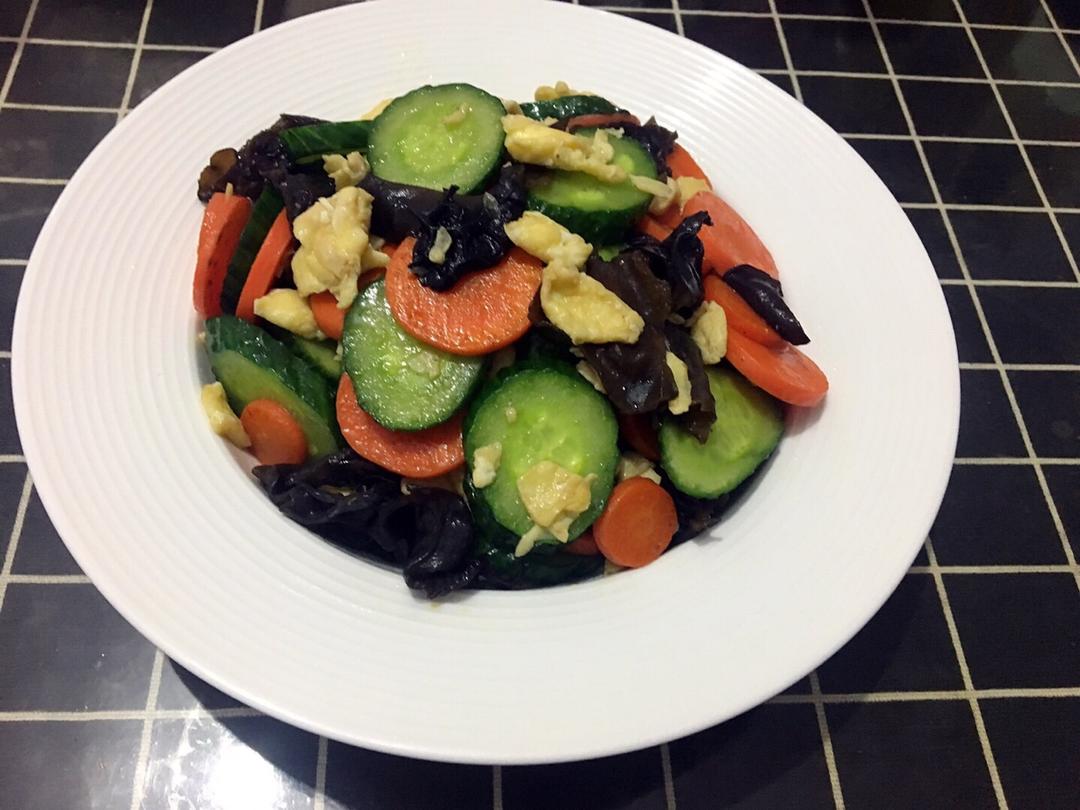 黄瓜木耳炒鸡蛋