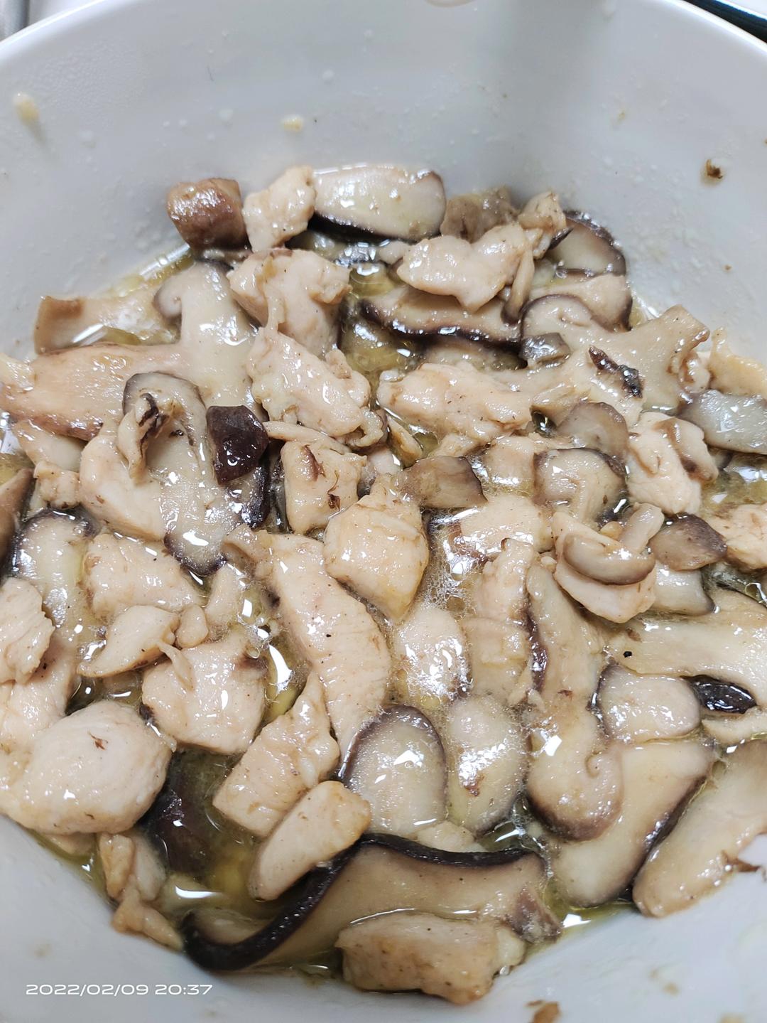 减脂：香菇滑鸡胸！吃过之后，进医院了……