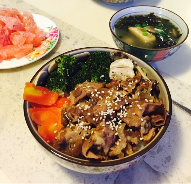 日式野菜牛肉饭（超越吉野家）的做法