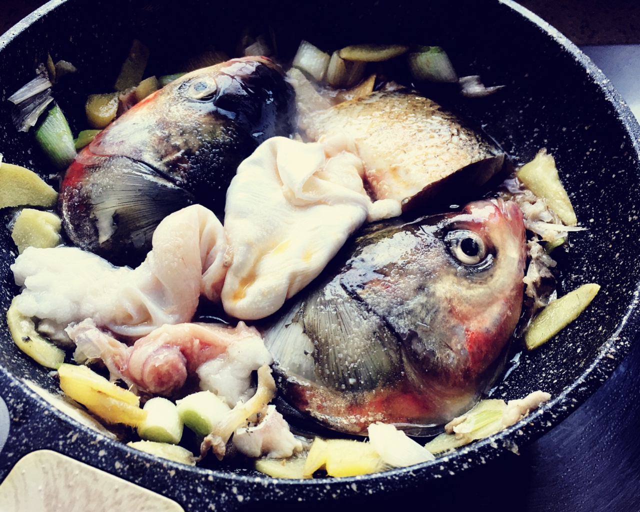 年年有鱼过大年  来锅味美无腥的鱼头豆腐汤