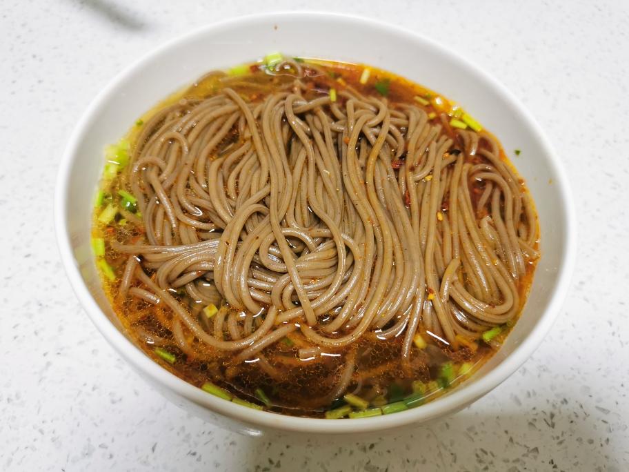 非常鲜美的海米清汤荞麦面