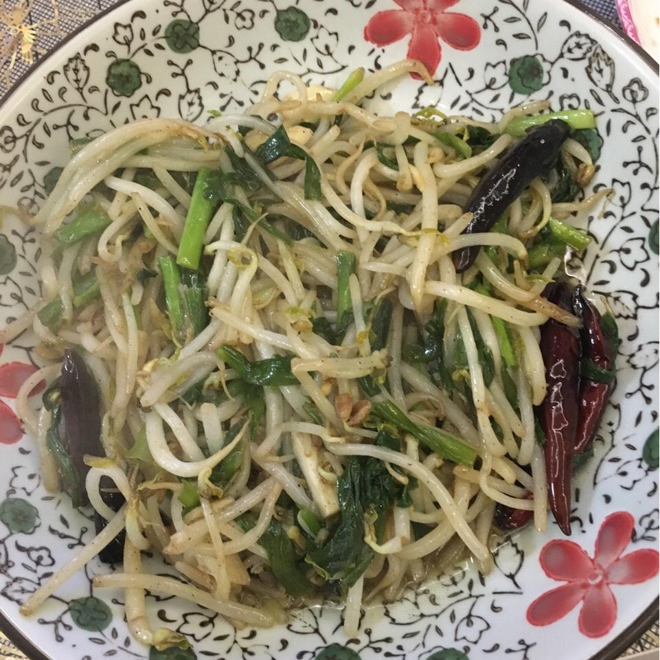 绿豆芽炒韭菜
