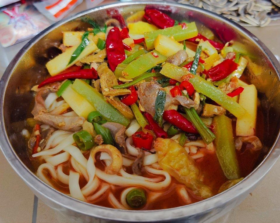 花huaer做的泡椒鸡杂面