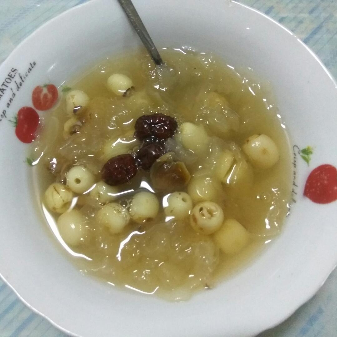 红枣银耳莲子羹