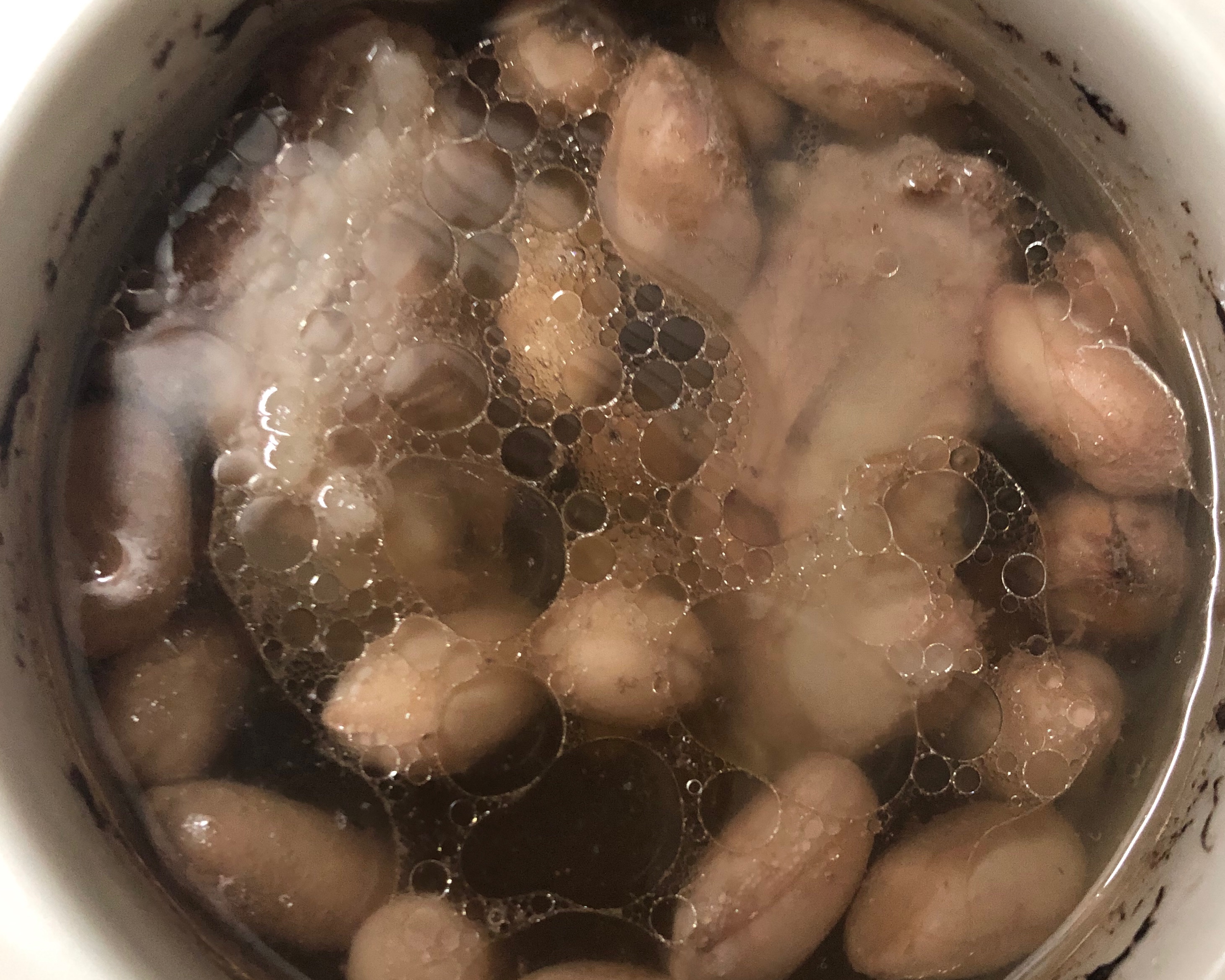 暖暖排骨花生炖汤的做法