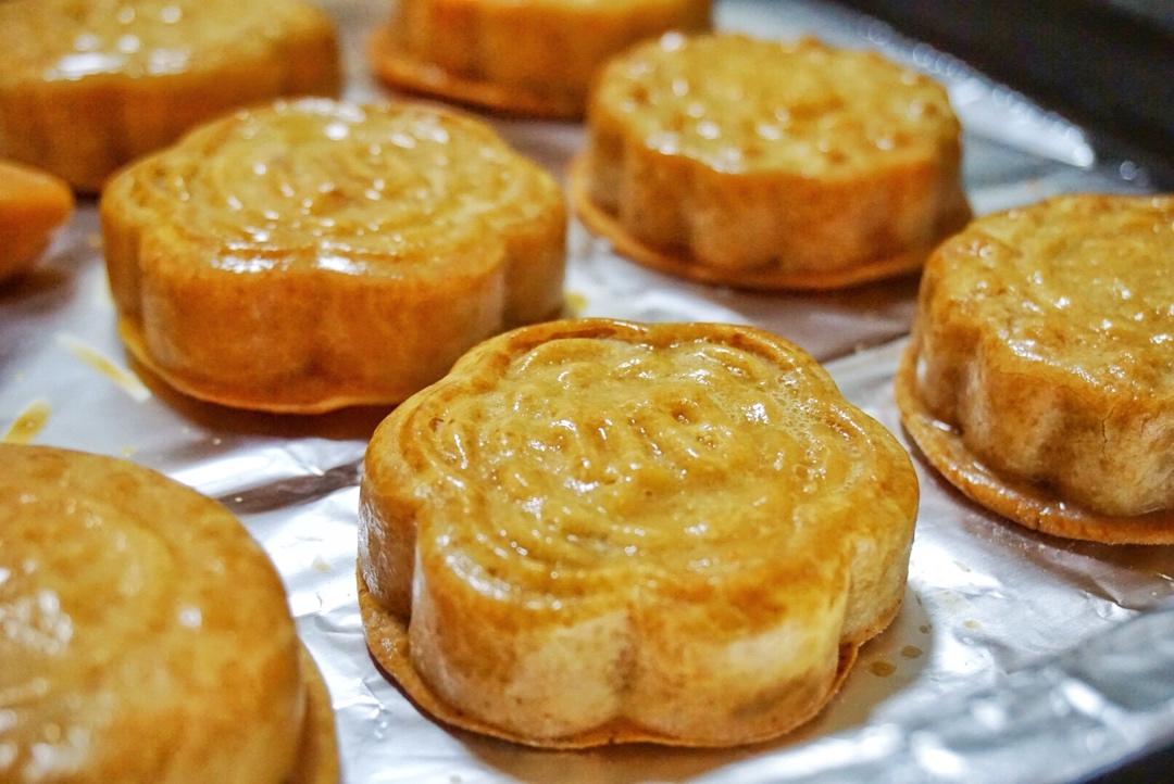 广式月饼—蛋黄莲蓉月饼