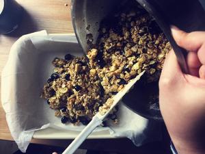蓝莓燕麦能量饼--消灭燕麦的有趣吃法的做法 步骤9