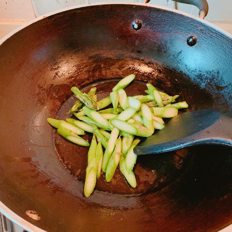 减脂餐/芦笋番茄炒牛肉的做法 步骤4