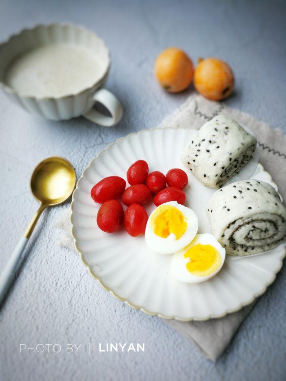 小美黑芝麻馒头