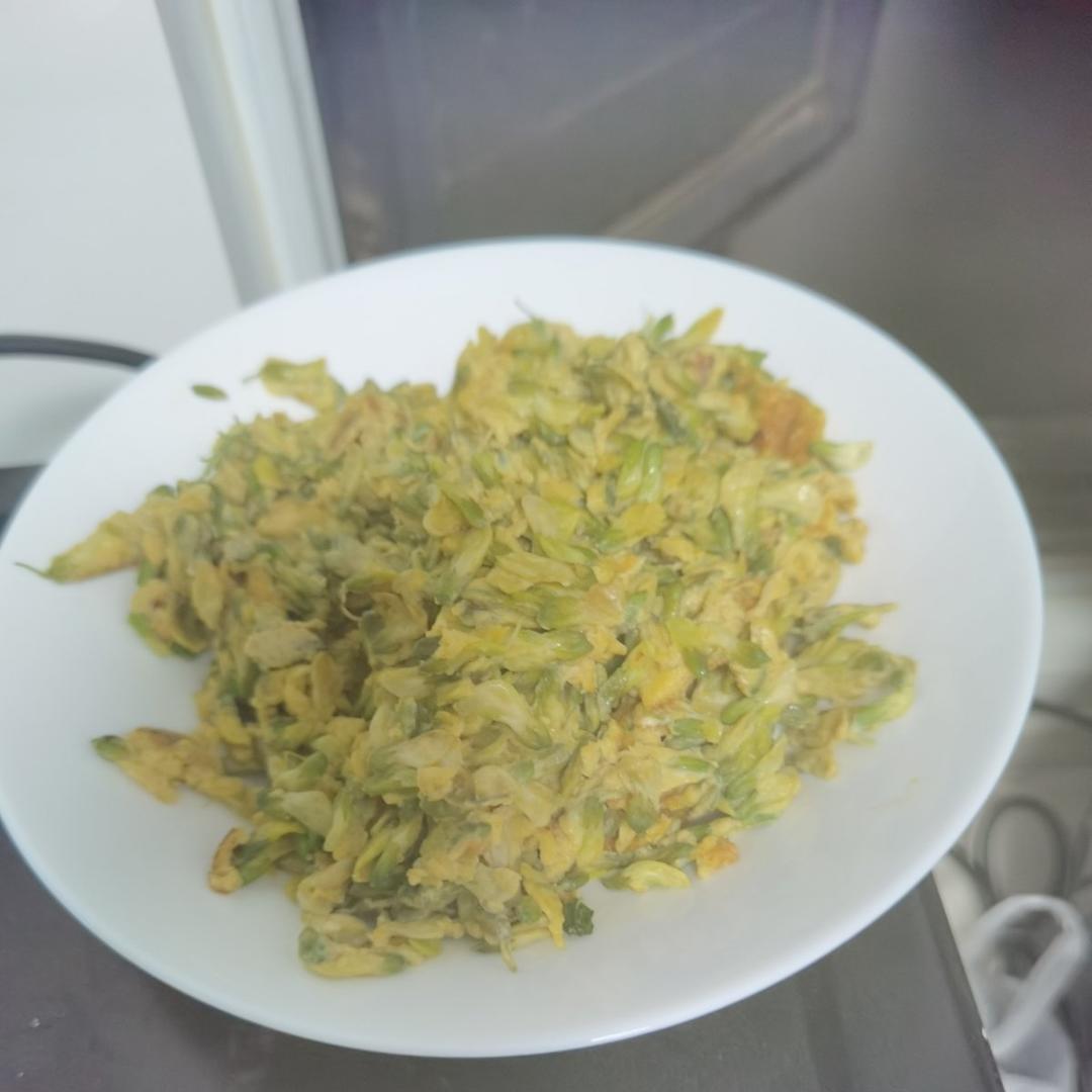 美味树上菜，槐花炒鸡蛋。附两种槐花保存方法。