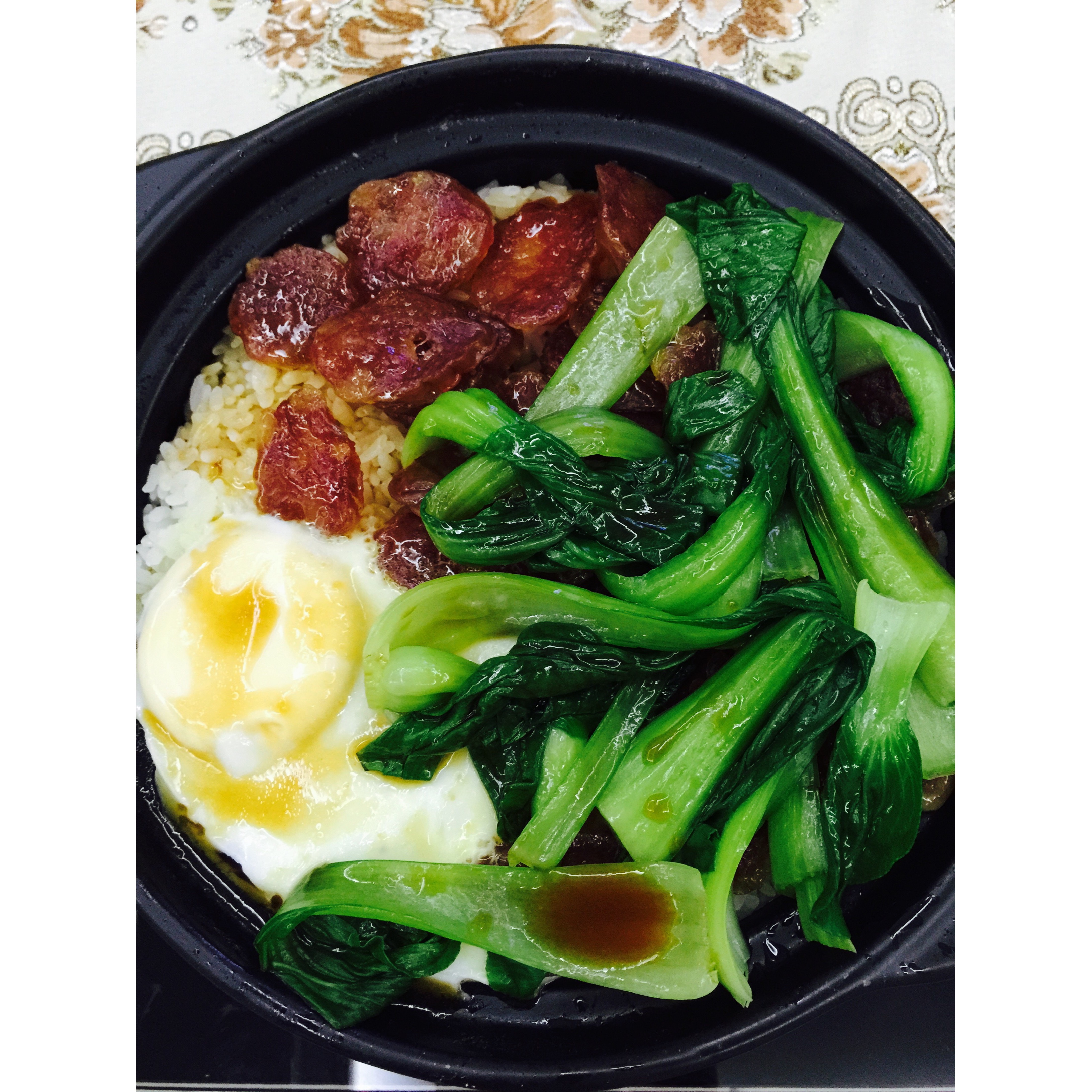 广式腊味煲仔饭