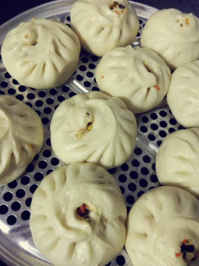 小番茄嘛嘛做的胡萝卜木耳鸡蛋素包子
