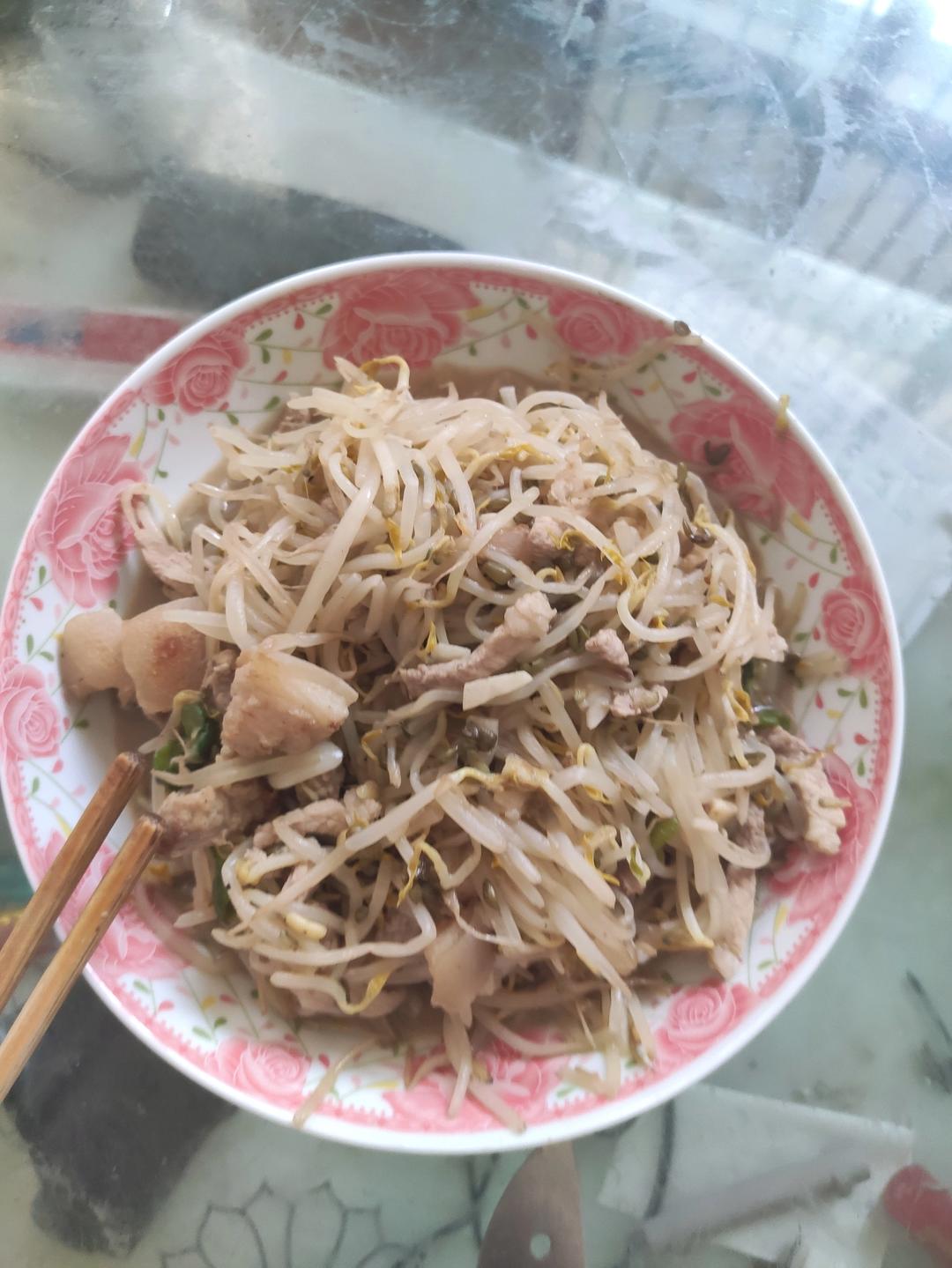 绿豆芽青椒炒肉丝
