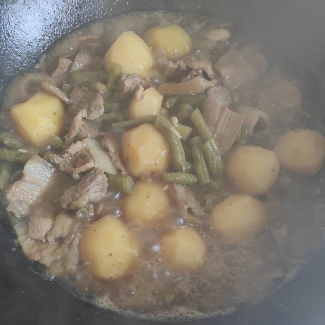 五花肉土豆炖豆角