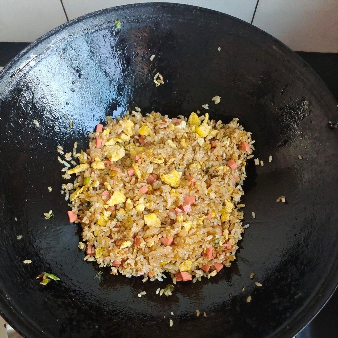 好吃到停不下来的酱油蛋炒饭