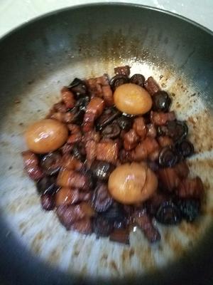 简易版香菇鸡蛋烧肉的做法 步骤4