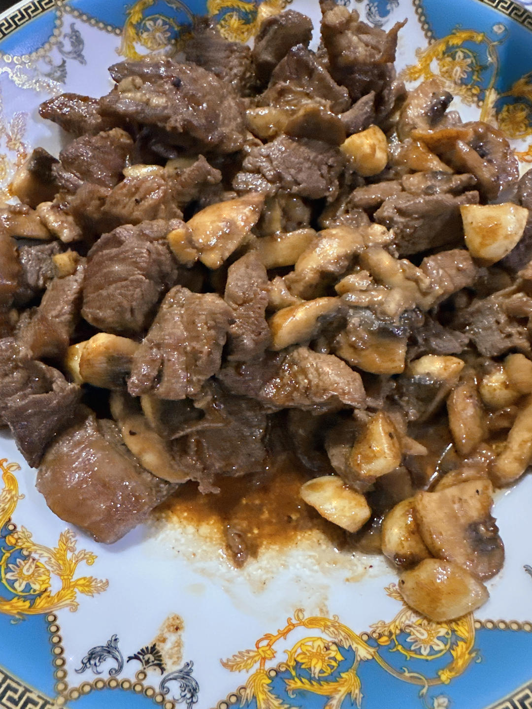 黑椒牛肉粒炒口蘑