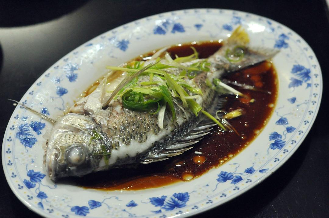 清蒸石斑鱼（粤菜）