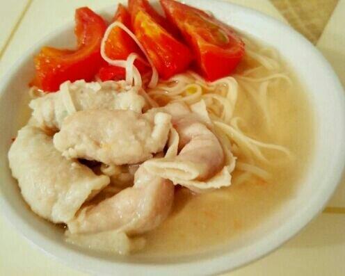 番茄鱼饺册面汤