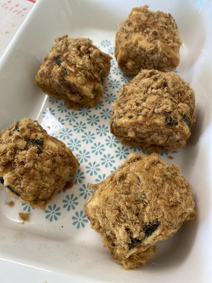 海苔酥脆肉松蛋糕卷～小朋友吃了都停不下来💫