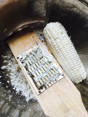 玉米粑粑的做法 步骤3