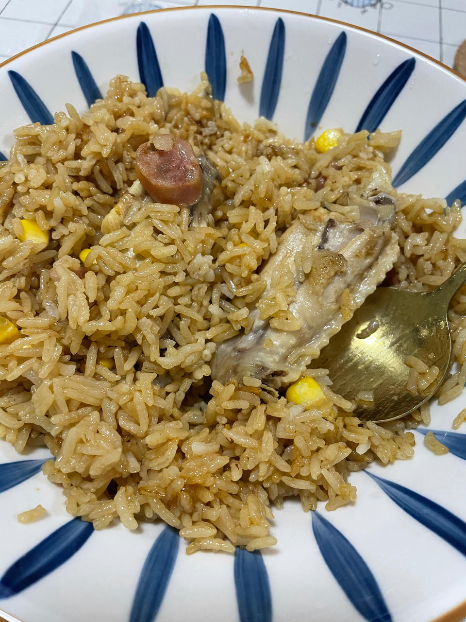 香到隔壁的香肠鸡翅焖饭