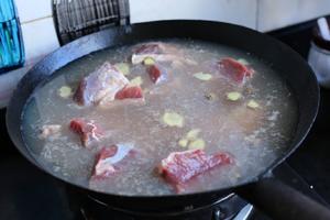 最简单的卤牛肉的做法 步骤2