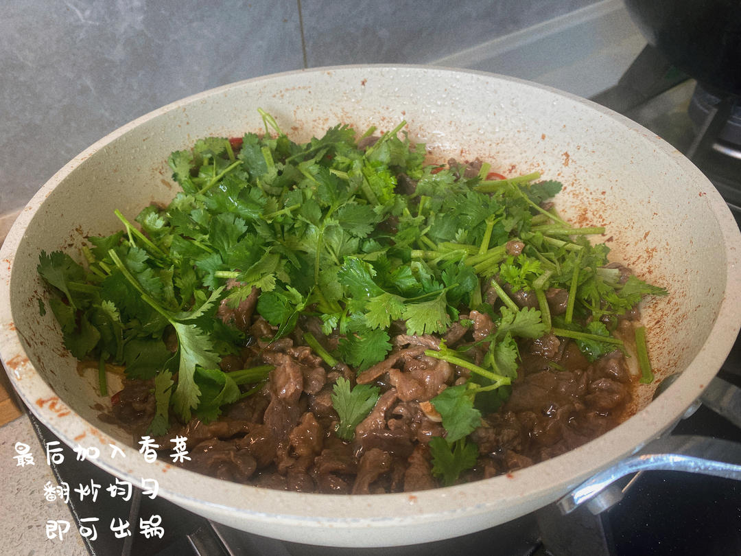 香菜炒牛肉的做法 步骤6