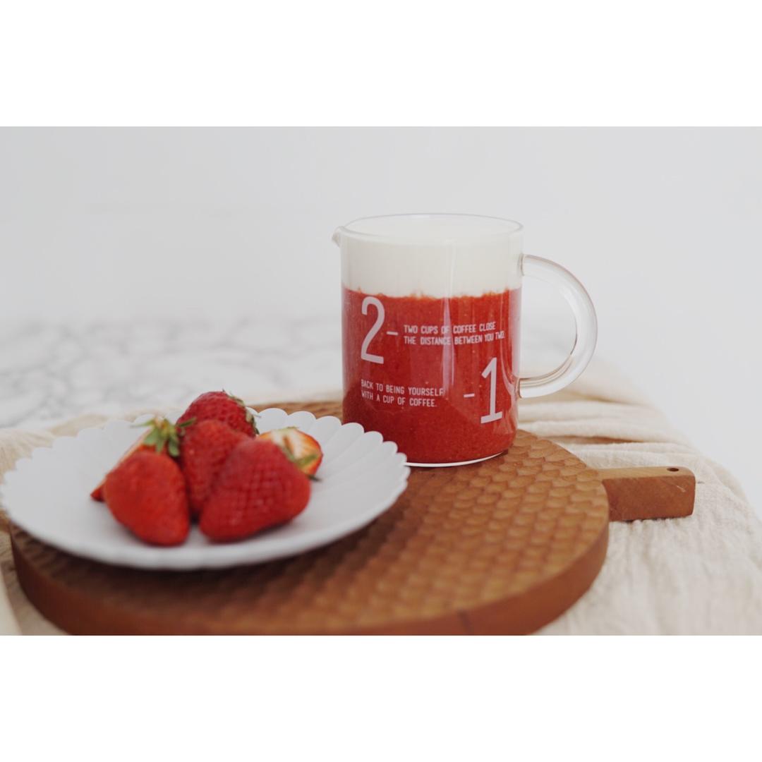 草莓海盐奶盖茶