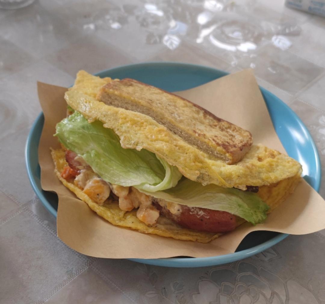 早餐丨爆浆牛油果培根蛋包吐司丨挂耳咖啡☕