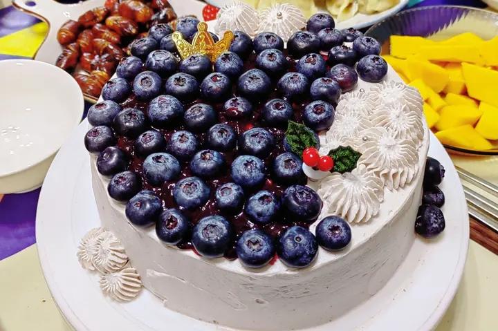 蓝莓瀑布巧克力蛋糕