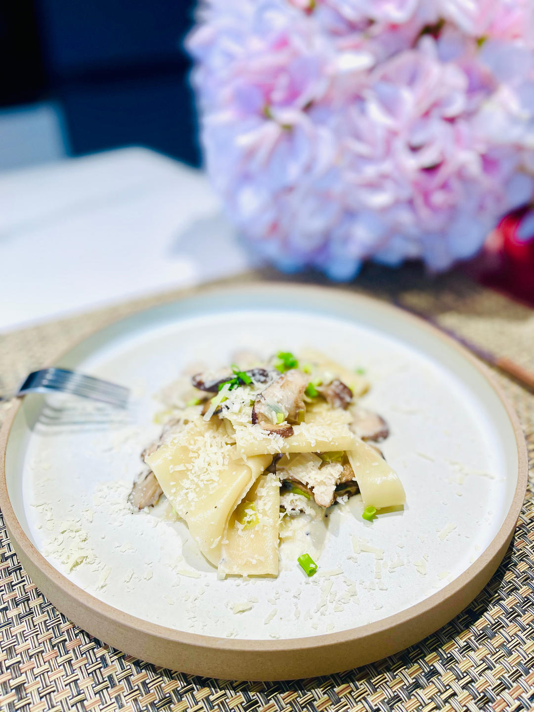 Creamy mushroom pasta with leek and tarragon的做法