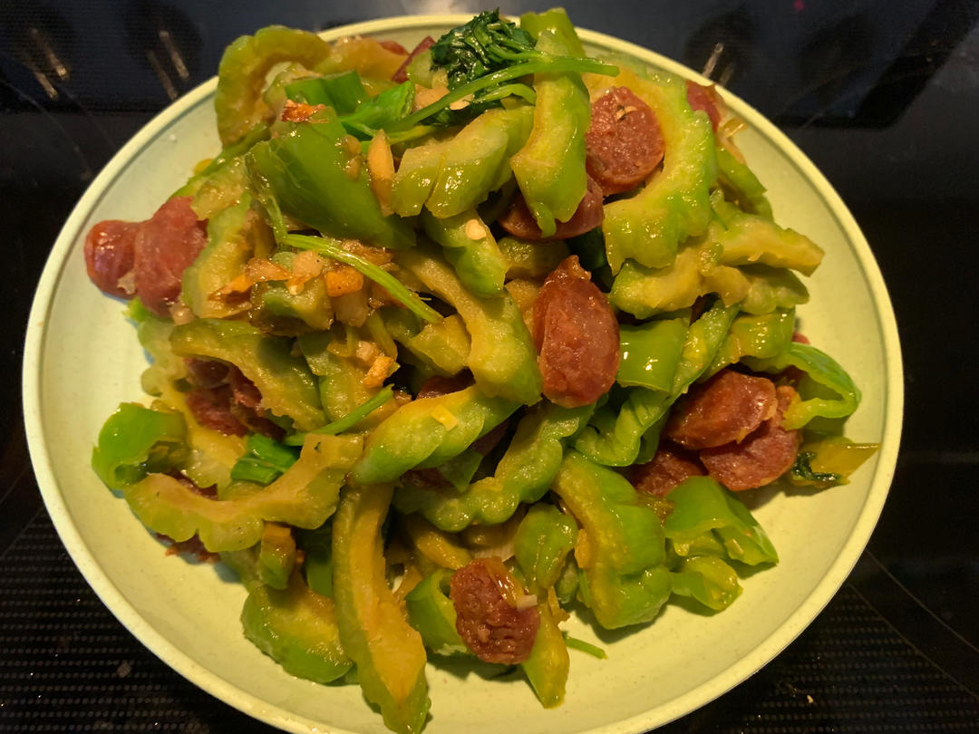 婉然若凝做的苦瓜炒腊肠