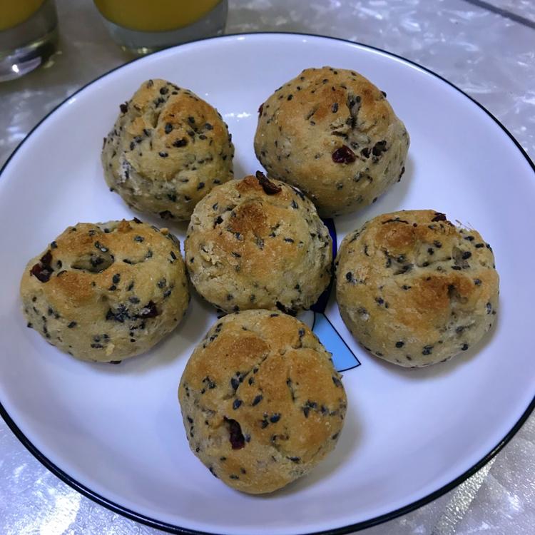 全麦黑芝麻酸奶面包