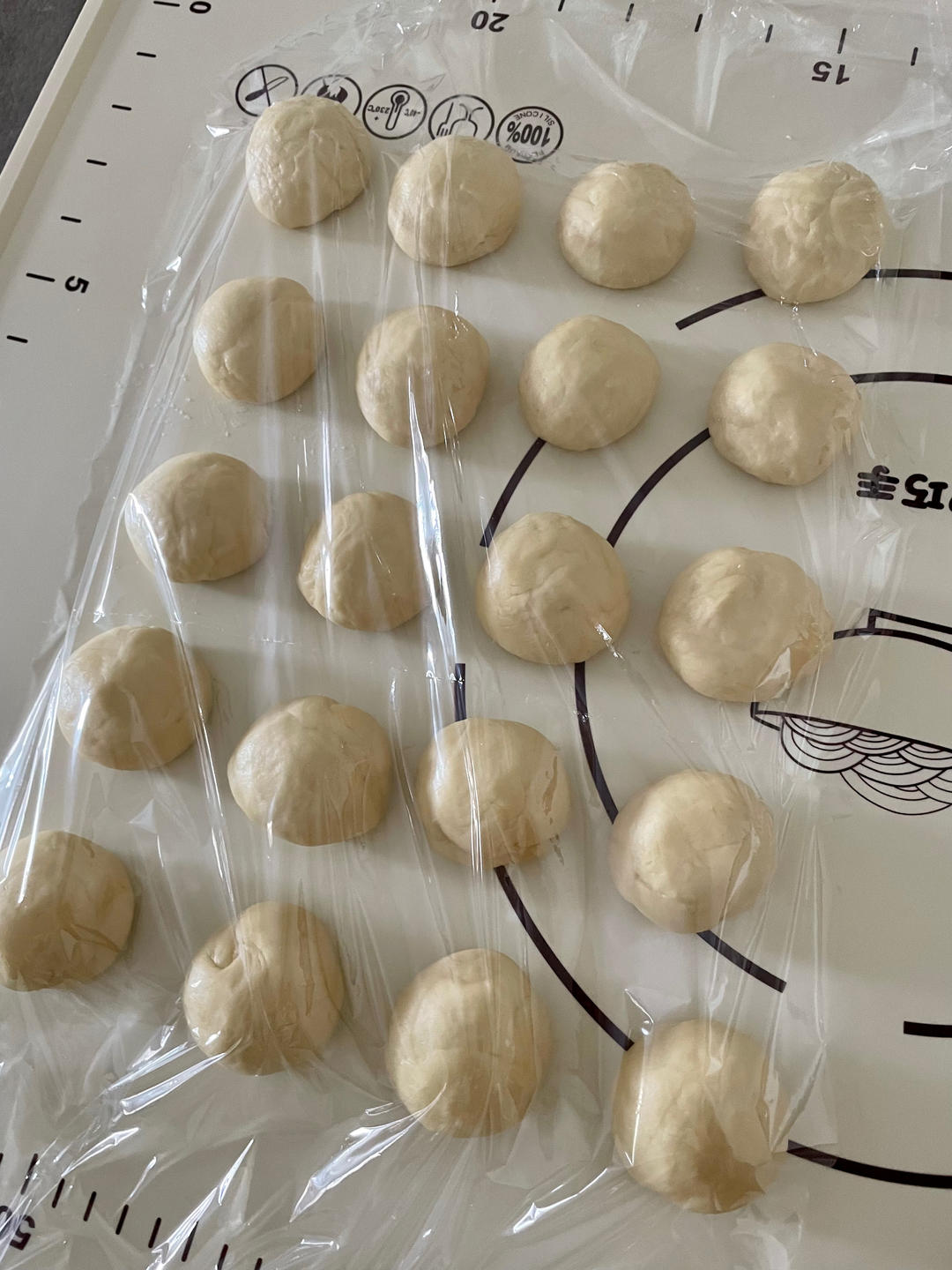 蜂蜜脆底小面包（蜂蜜奶香小餐包）