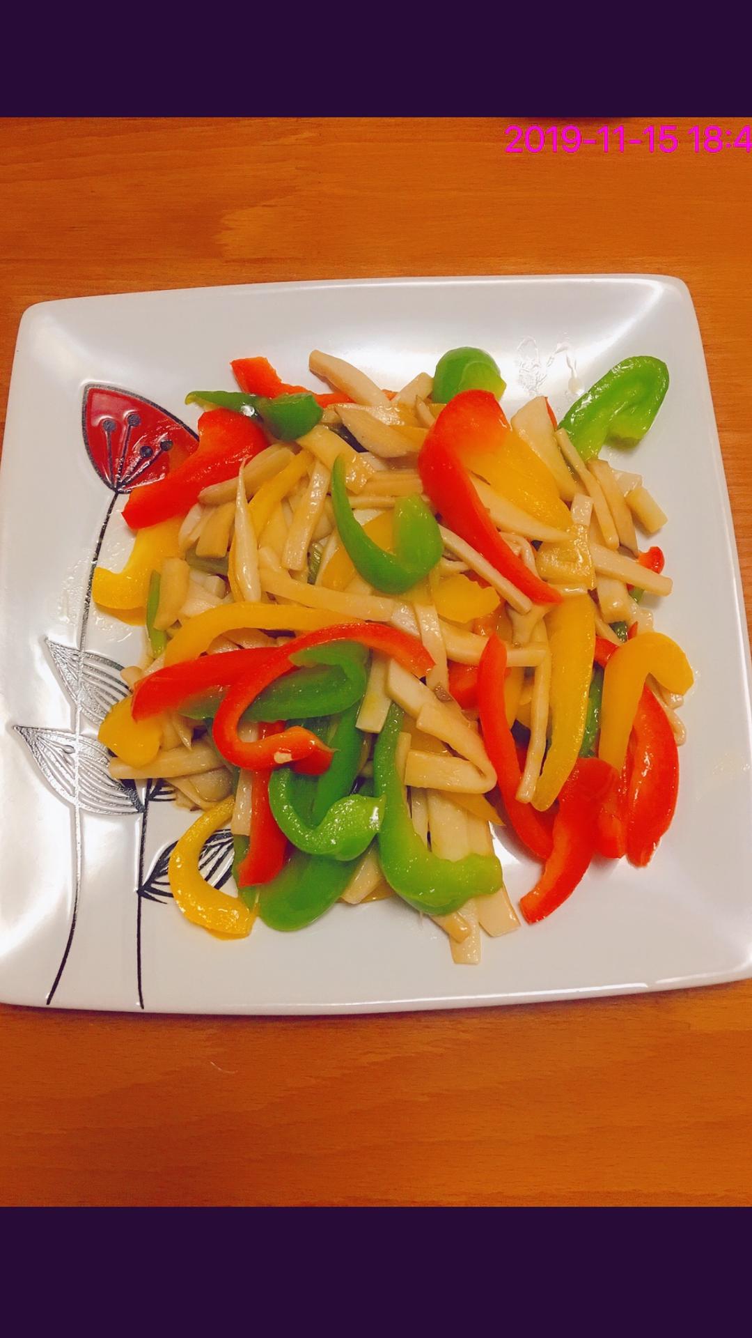 杏鲍菇炒彩椒的做法