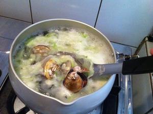 丝瓜蛤蜊汤的做法 步骤2