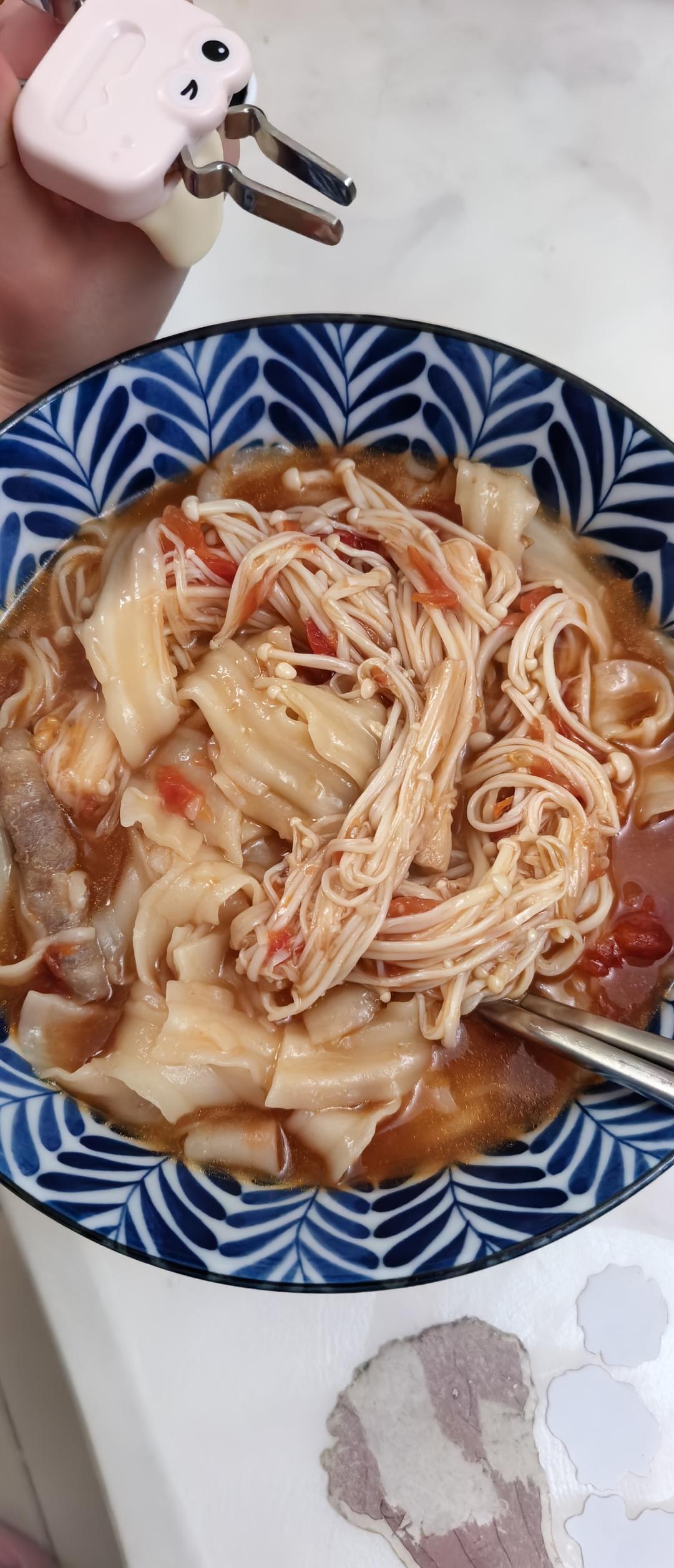 小美锅西红柿金针菇羊肉汤
