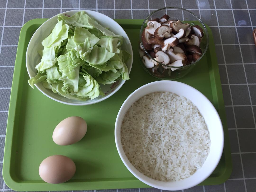香菇酱油炒饭